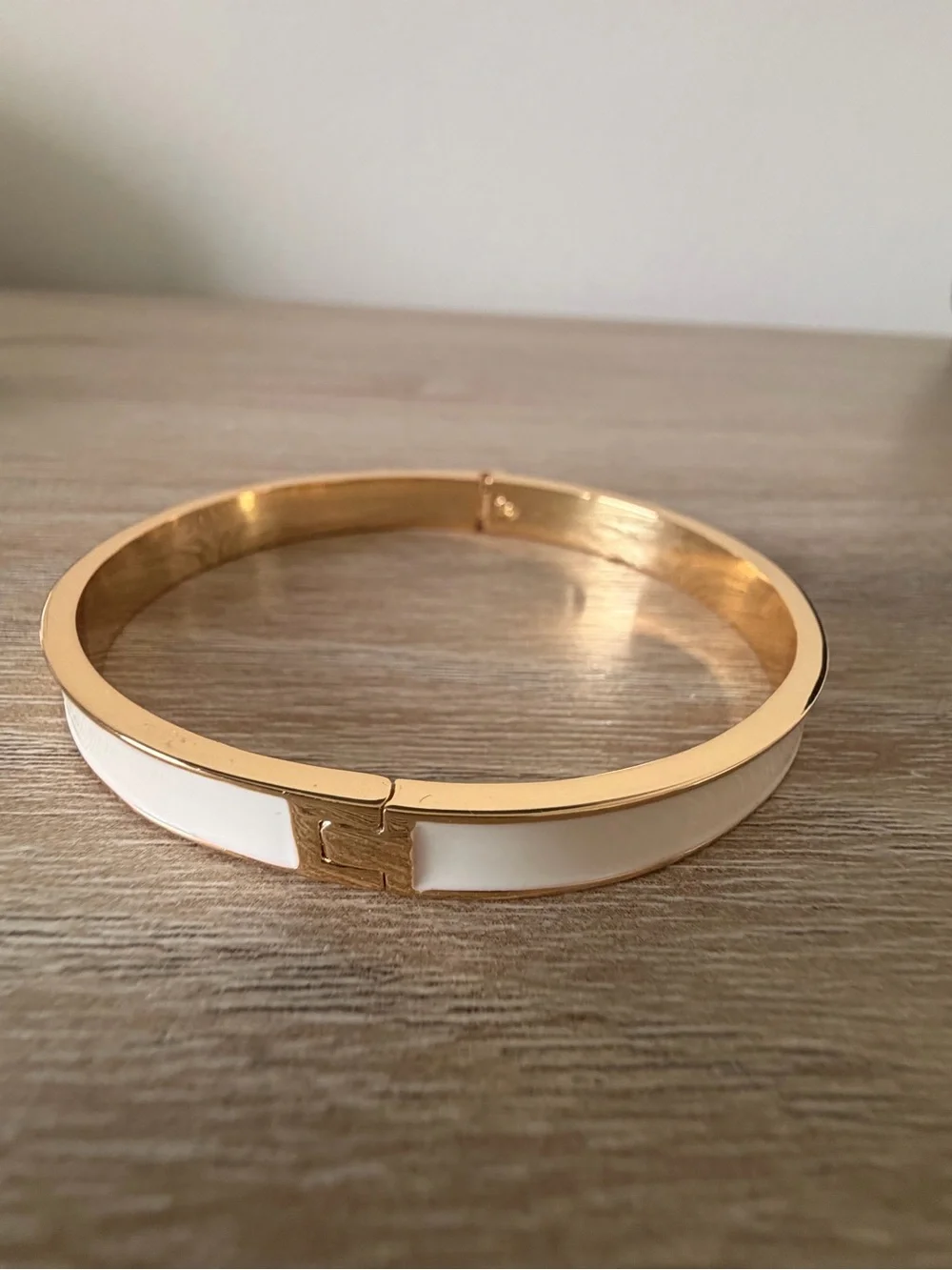 Tory Burch White Enamel Gold-Tone Double T Hinged Bangle Bracelet New